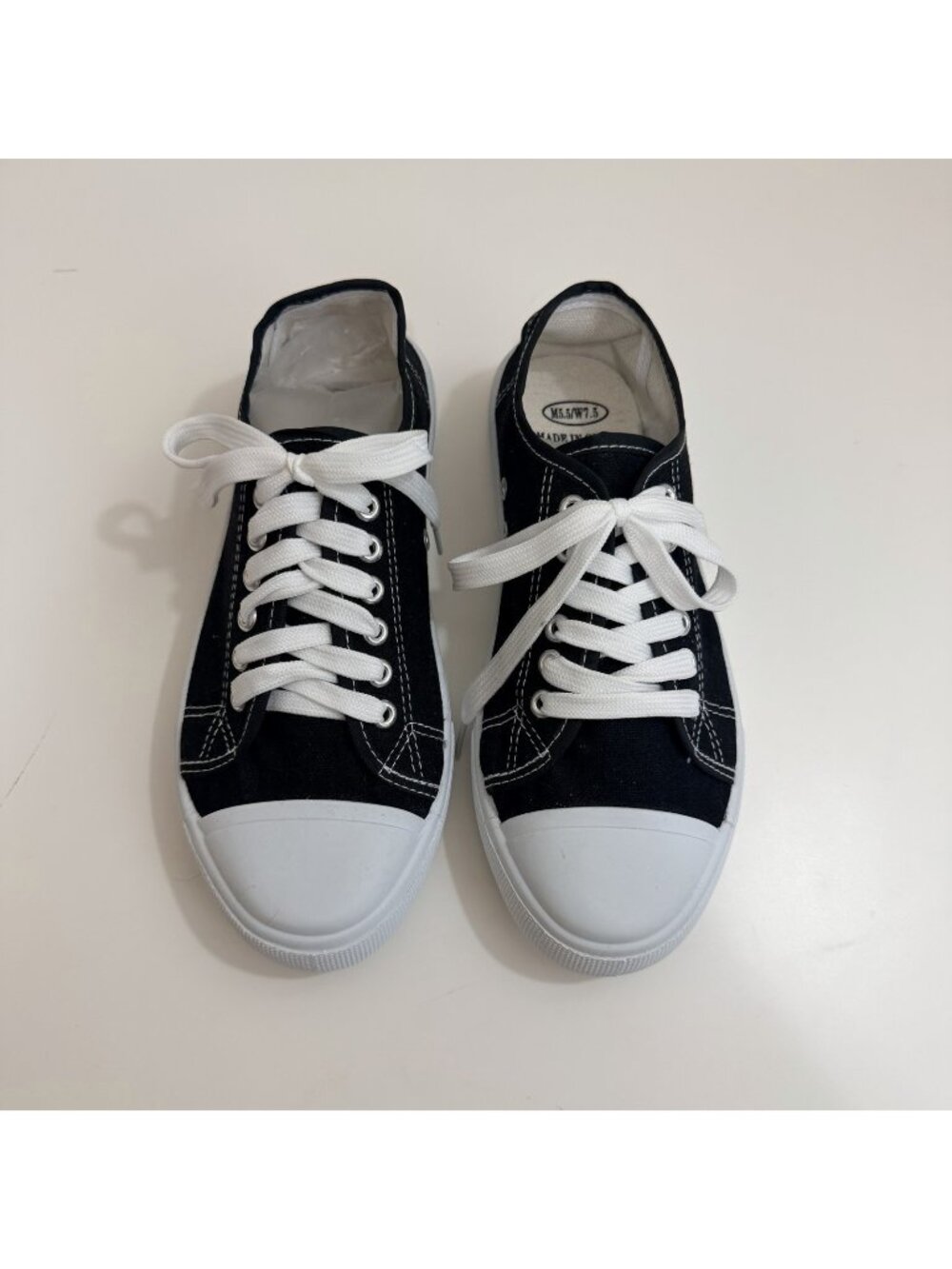 Unisex Lace Up Low Top Black Canvas With White Sneakers M5.5/W7.5 Converse Style